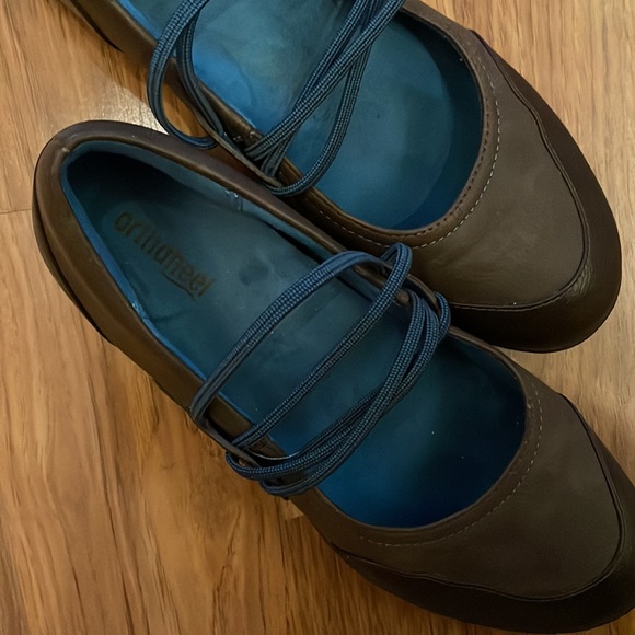 Orthaheel flats worn only a couple of times - Picture 5 of 5